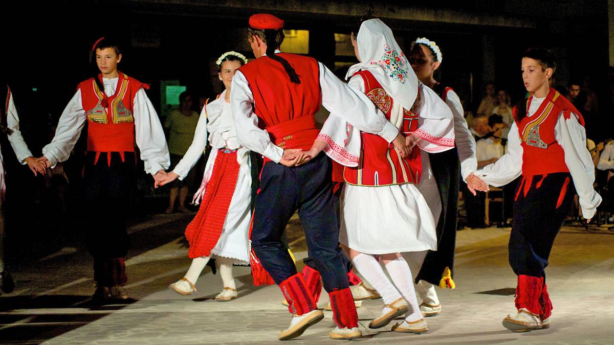Danza tradizionale del Nijemo Kolo dell’entroterra dalmata